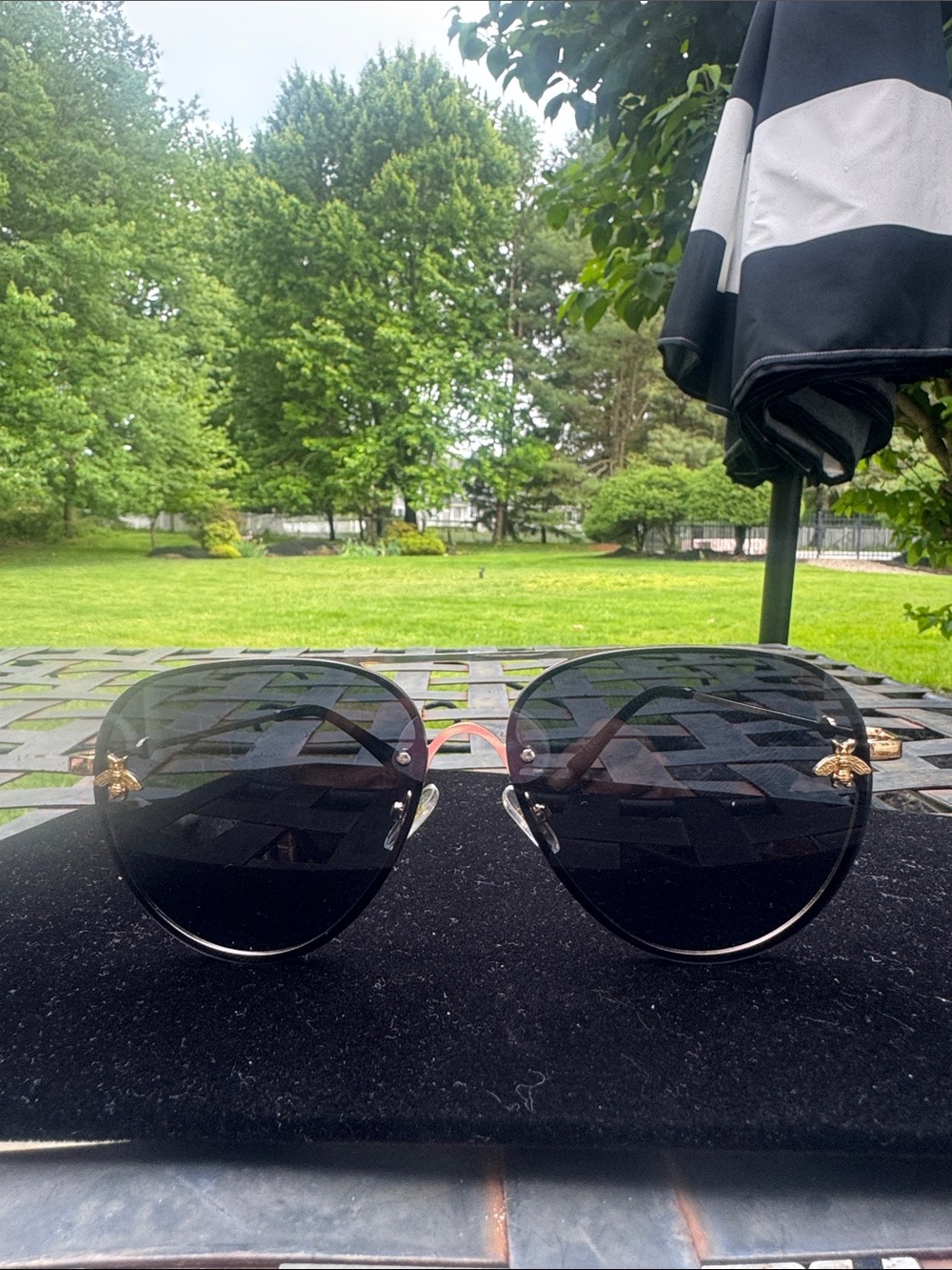 Sunglasses black  Aviator  with Gold Bee Accents - Picture 3 of 5